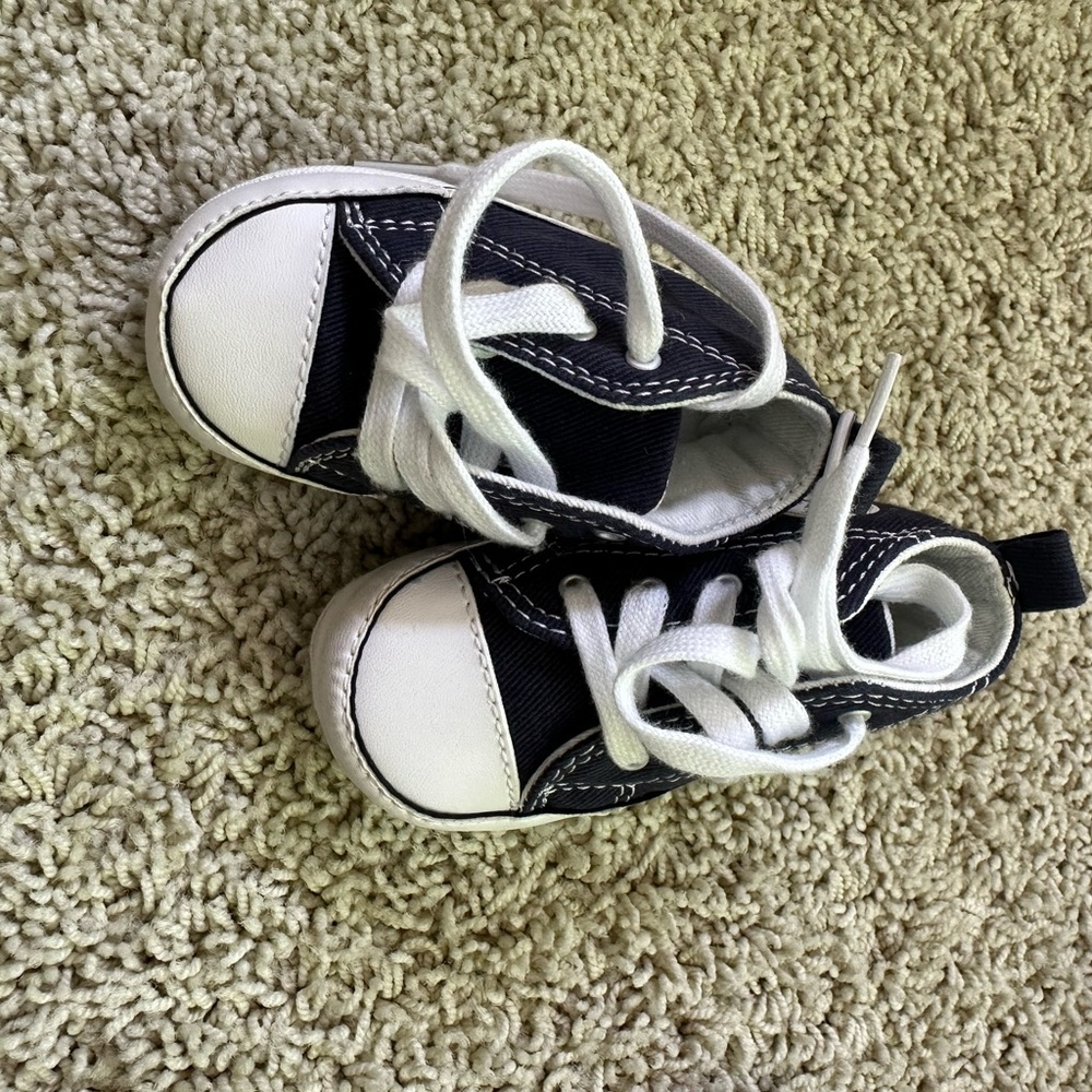 Newborn converse shoe size 2